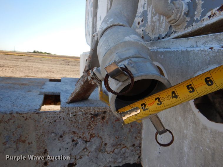 image for item DR2076 2000 International 2574  water truck