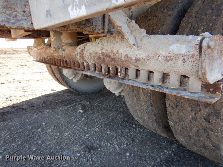 image for item DR2076 2000 International 2574  water truck