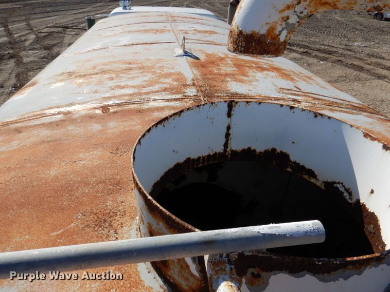 image for item DR2076 2000 International 2574  water truck