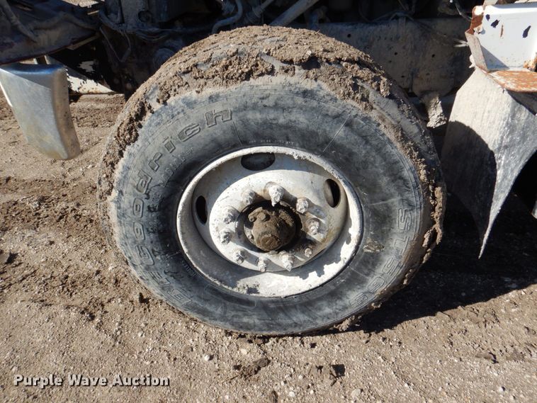 image for item DR2076 2000 International 2574  water truck