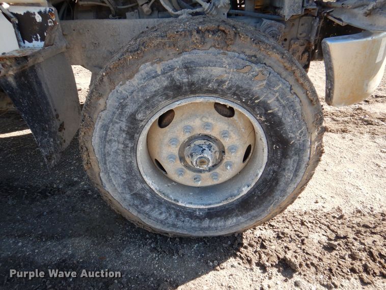 image for item DR2076 2000 International 2574  water truck