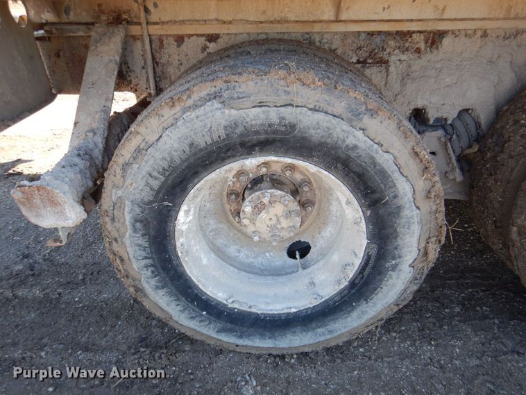 image for item DR2076 2000 International 2574  water truck