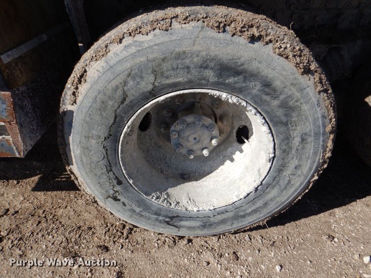 image for item DR2076 2000 International 2574  water truck