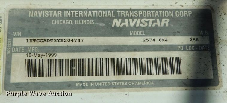 image for item DR2076 2000 International 2574  water truck