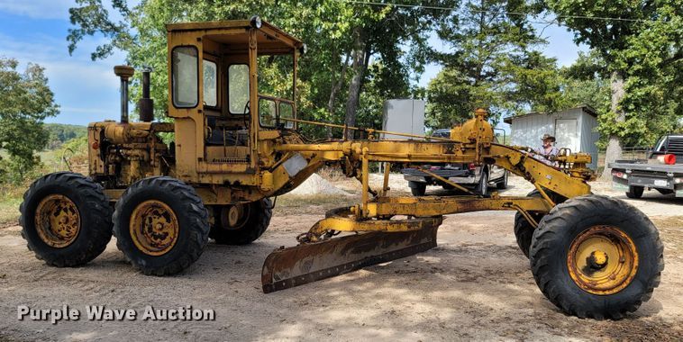 image for item DR3334 1968 Caterpillar 112F  rigid frame motor grader