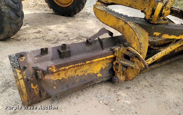 image for item DR3334 1968 Caterpillar 112F  rigid frame motor grader