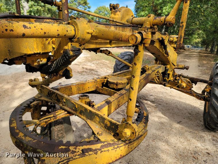 image for item DR3334 1968 Caterpillar 112F  rigid frame motor grader