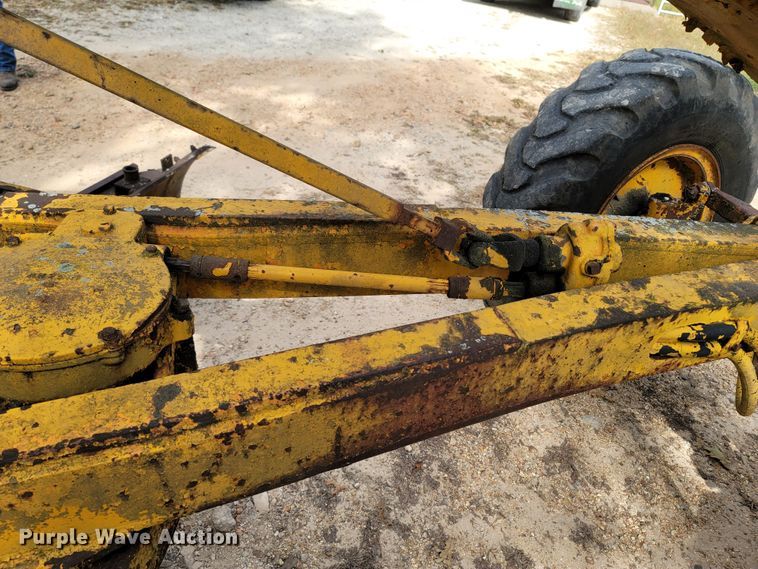 image for item DR3334 1968 Caterpillar 112F  rigid frame motor grader