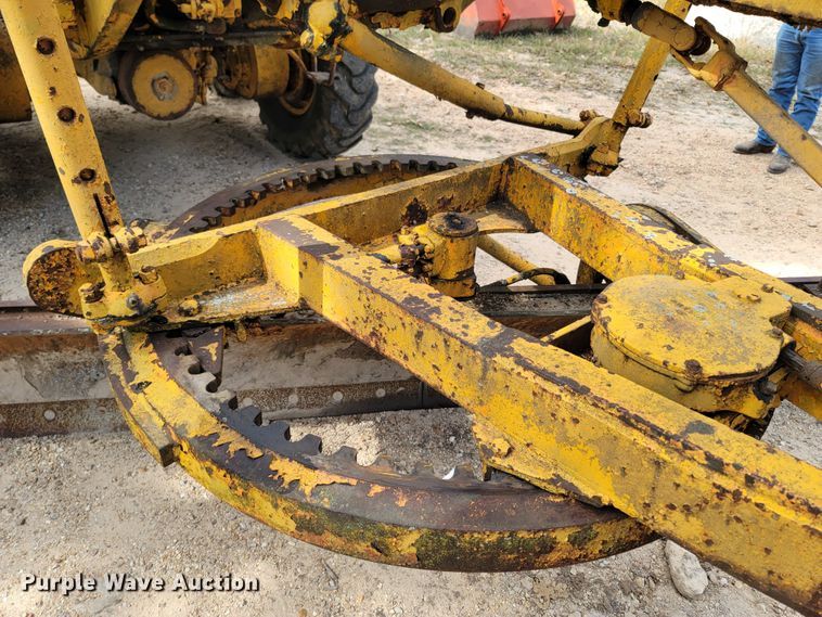 image for item DR3334 1968 Caterpillar 112F  rigid frame motor grader