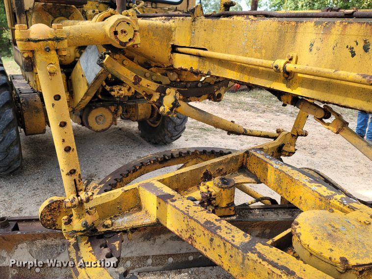 image for item DR3334 1968 Caterpillar 112F  rigid frame motor grader