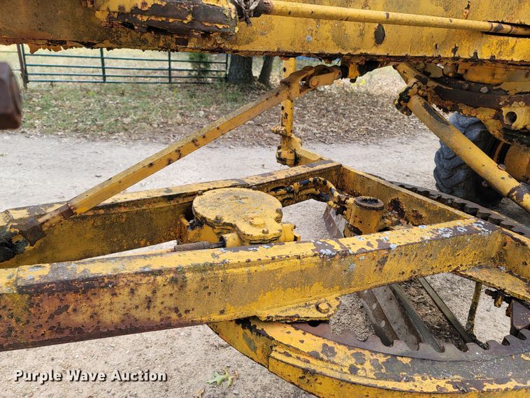 image for item DR3334 1968 Caterpillar 112F  rigid frame motor grader