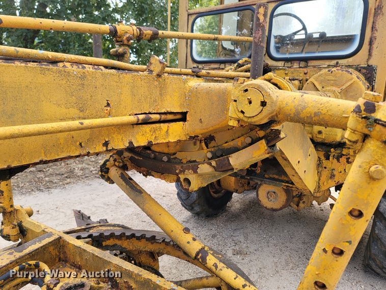 image for item DR3334 1968 Caterpillar 112F  rigid frame motor grader