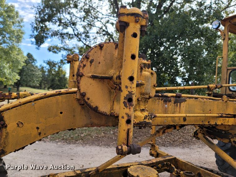 image for item DR3334 1968 Caterpillar 112F  rigid frame motor grader
