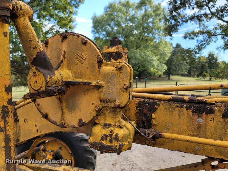 image for item DR3334 1968 Caterpillar 112F  rigid frame motor grader