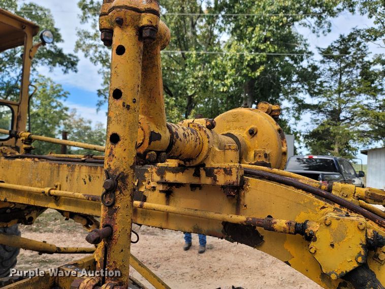 image for item DR3334 1968 Caterpillar 112F  rigid frame motor grader