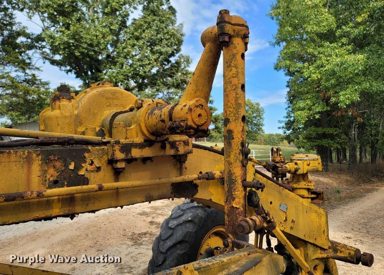 image for item DR3334 1968 Caterpillar 112F  rigid frame motor grader