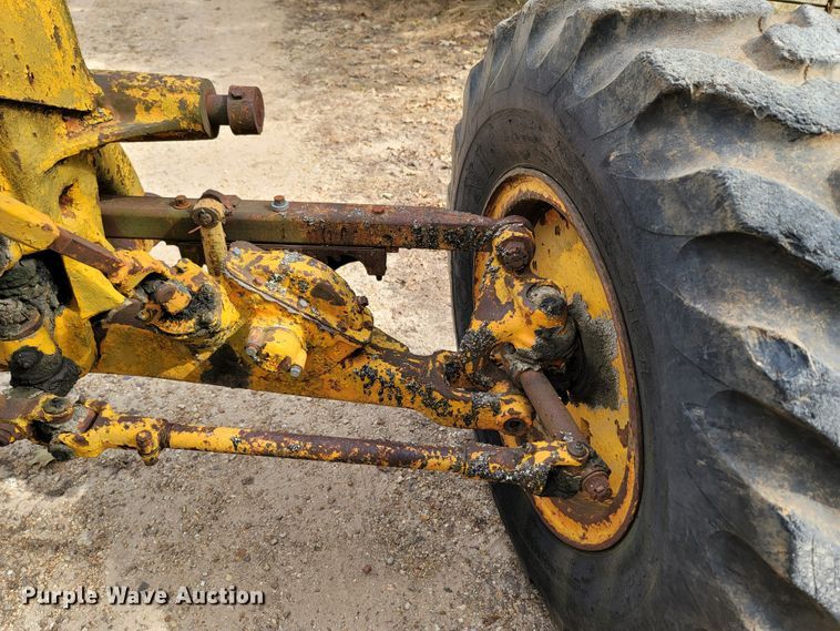 image for item DR3334 1968 Caterpillar 112F  rigid frame motor grader