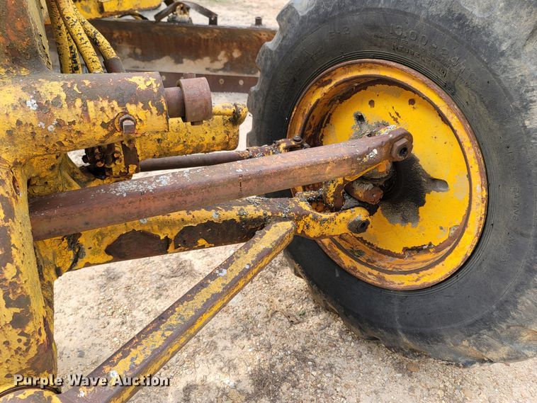 image for item DR3334 1968 Caterpillar 112F  rigid frame motor grader