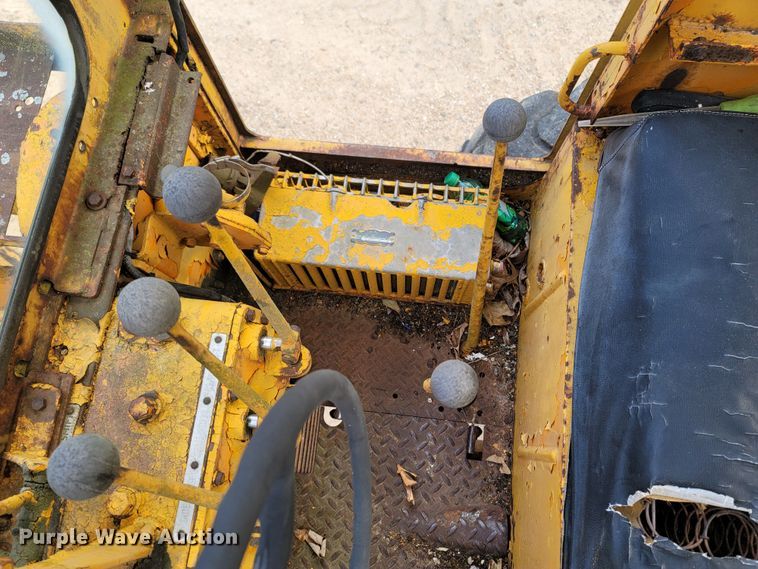 image for item DR3334 1968 Caterpillar 112F  rigid frame motor grader