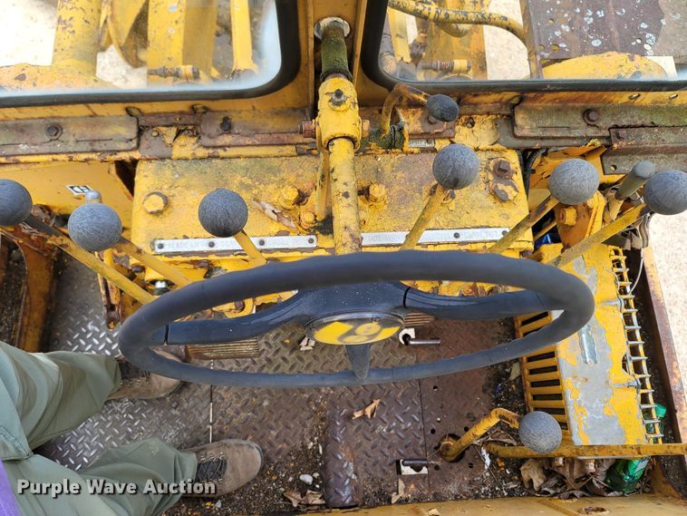 image for item DR3334 1968 Caterpillar 112F  rigid frame motor grader