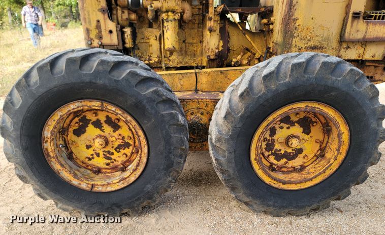 image for item DR3334 1968 Caterpillar 112F  rigid frame motor grader