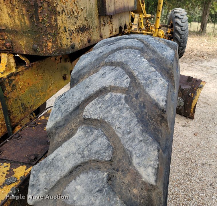 image for item DR3334 1968 Caterpillar 112F  rigid frame motor grader