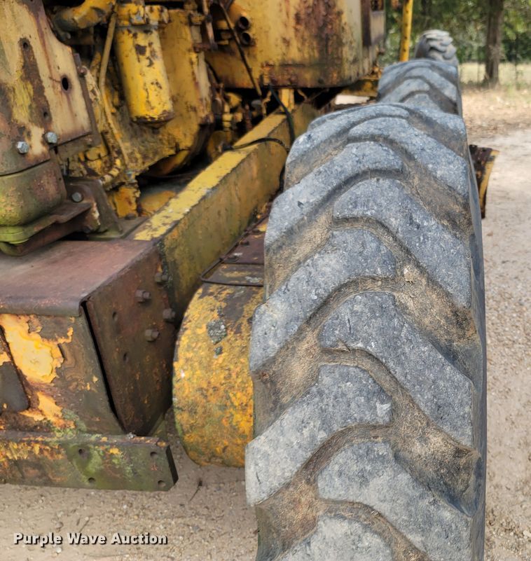 image for item DR3334 1968 Caterpillar 112F  rigid frame motor grader