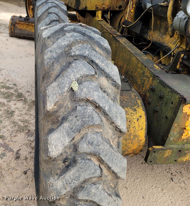 image for item DR3334 1968 Caterpillar 112F  rigid frame motor grader