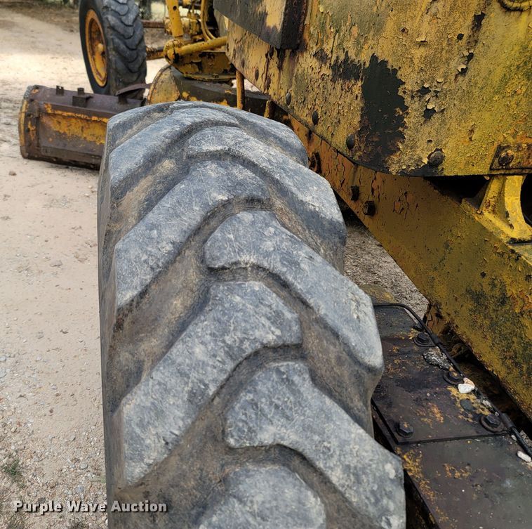 image for item DR3334 1968 Caterpillar 112F  rigid frame motor grader