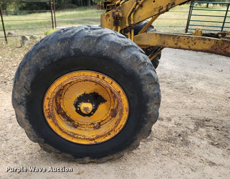 image for item DR3334 1968 Caterpillar 112F  rigid frame motor grader