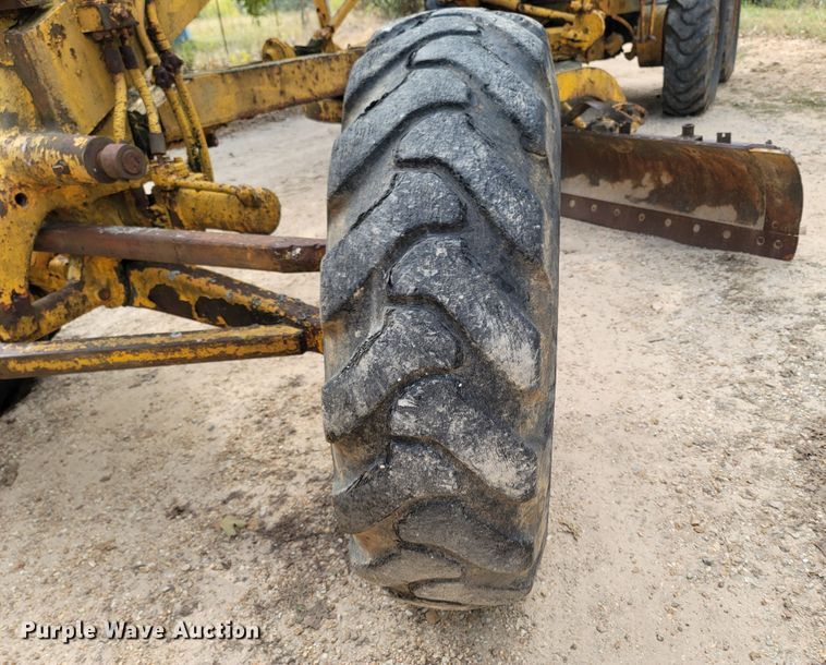 image for item DR3334 1968 Caterpillar 112F  rigid frame motor grader