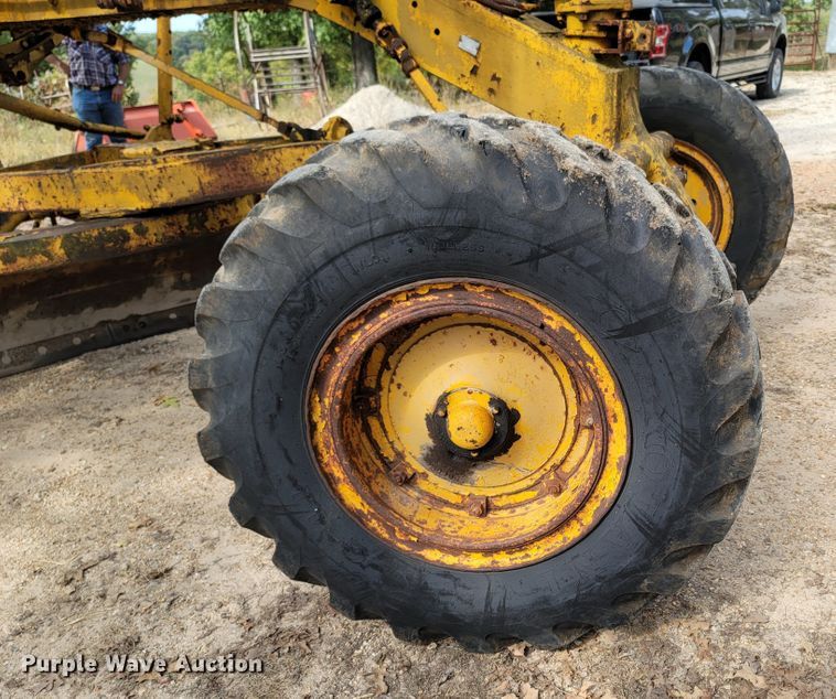 image for item DR3334 1968 Caterpillar 112F  rigid frame motor grader