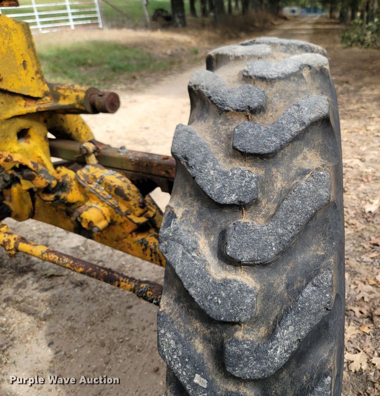 image for item DR3334 1968 Caterpillar 112F  rigid frame motor grader