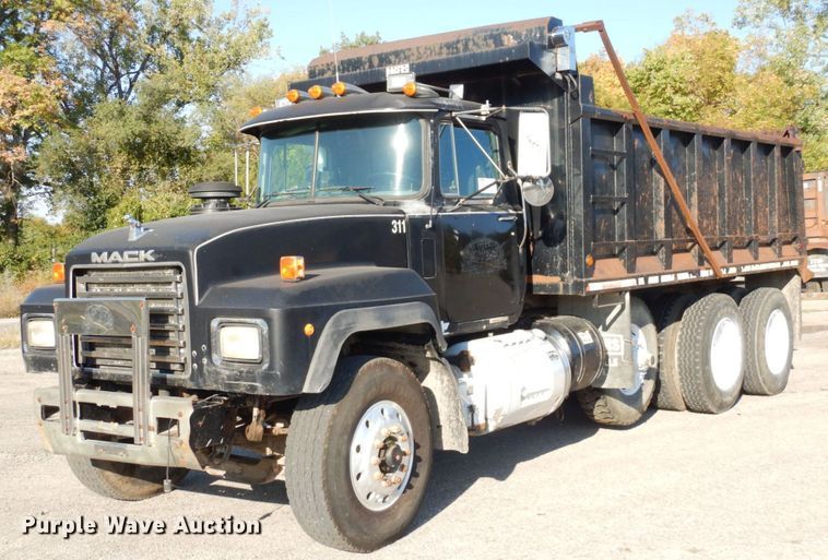 image for item DS1456 1997 Mack RD688S  dump truck
