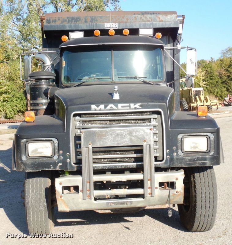 image for item DS1456 1997 Mack RD688S  dump truck