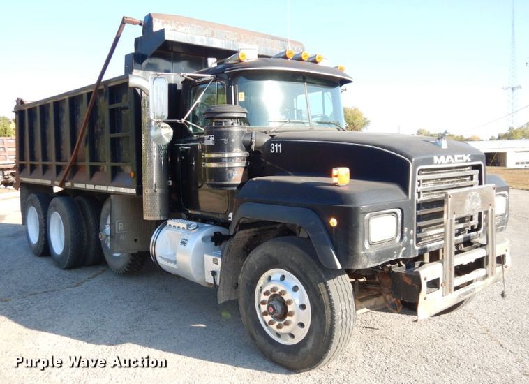 image for item DS1456 1997 Mack RD688S  dump truck