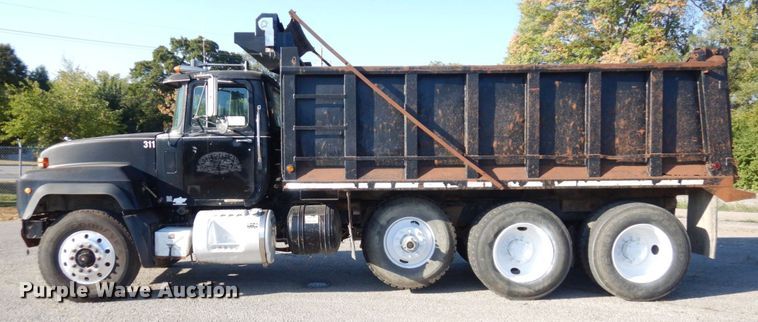 image for item DS1456 1997 Mack RD688S  dump truck