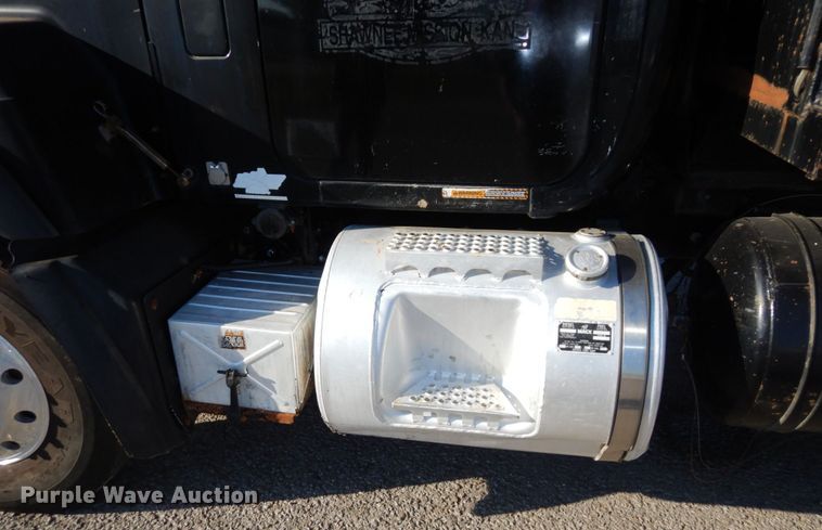 image for item DS1456 1997 Mack RD688S  dump truck