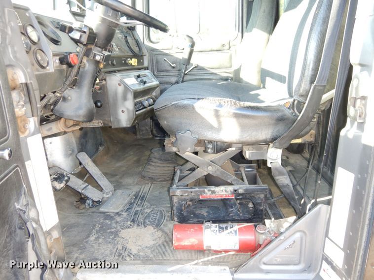 image for item DS1456 1997 Mack RD688S  dump truck