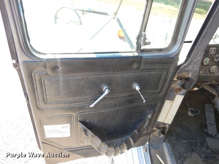 image for item DS1456 1997 Mack RD688S  dump truck