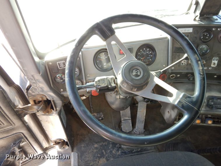 image for item DS1456 1997 Mack RD688S  dump truck