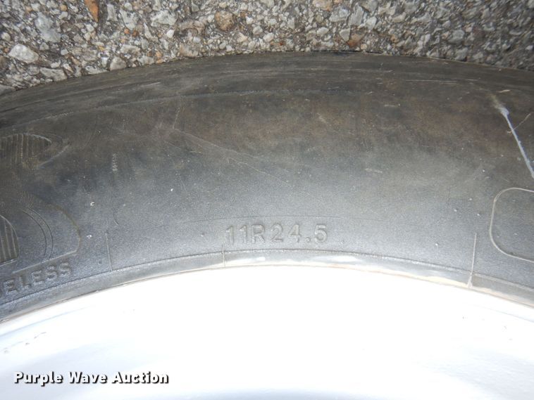 image for item DS1456 1997 Mack RD688S  dump truck