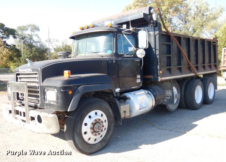 image for item DS1457 1997 Mack RD688S  dump truck