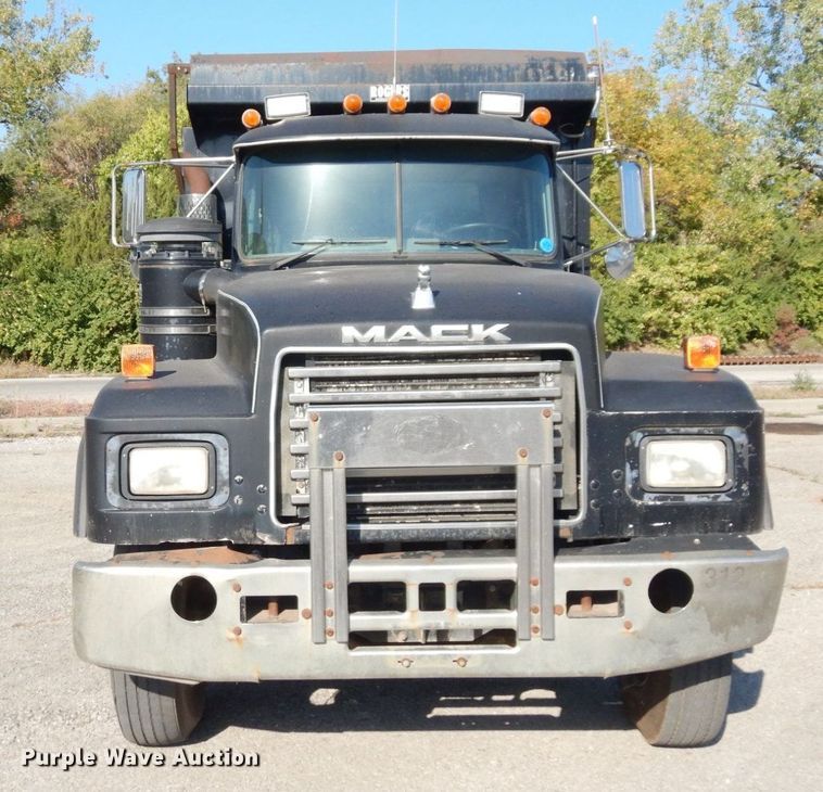 image for item DS1457 1997 Mack RD688S  dump truck