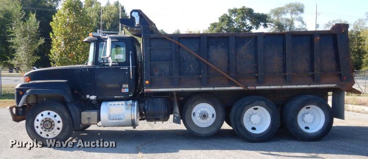 image for item DS1457 1997 Mack RD688S  dump truck