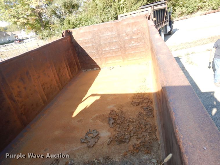 image for item DS1457 1997 Mack RD688S  dump truck