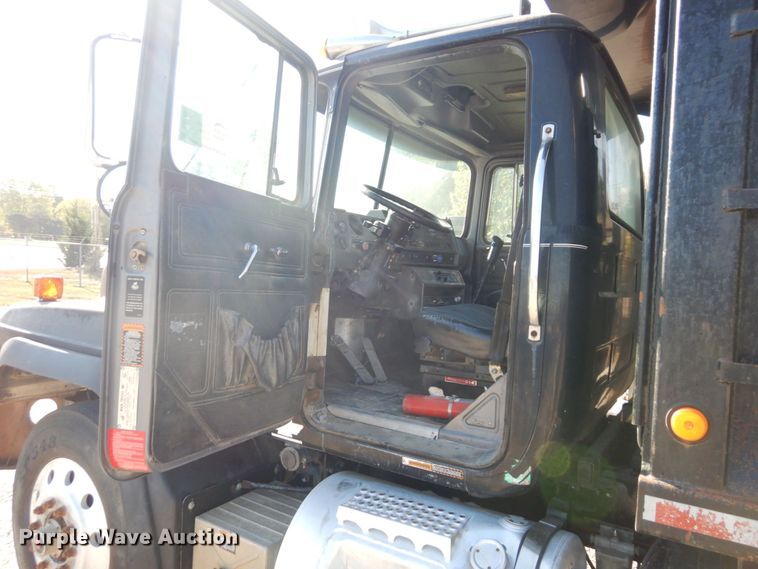 image for item DS1457 1997 Mack RD688S  dump truck