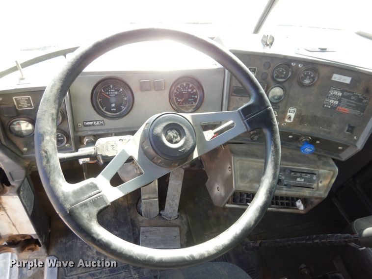 image for item DS1457 1997 Mack RD688S  dump truck