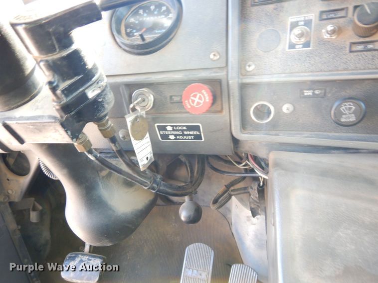 image for item DS1457 1997 Mack RD688S  dump truck