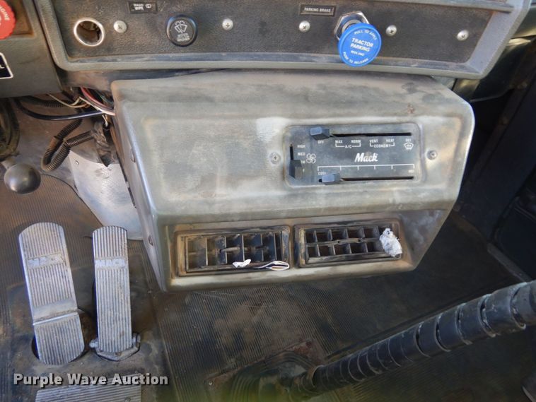 image for item DS1457 1997 Mack RD688S  dump truck